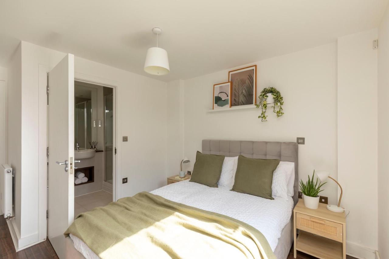 Modern Luxe Apt Just 10 Mins From Tower Bridge! Easy Access To Tube And Bus Londra Dış mekan fotoğraf