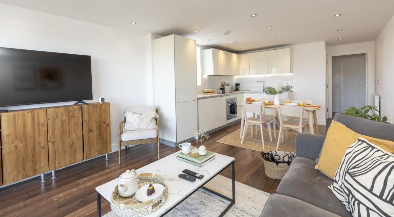 Modern Luxe Apt Just 10 Mins From Tower Bridge! Easy Access To Tube And Bus Londra Dış mekan fotoğraf
