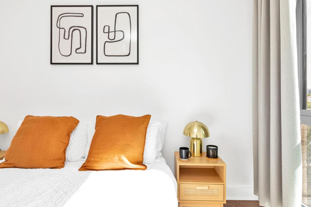 Modern Luxe Apt Just 10 Mins From Tower Bridge! Easy Access To Tube And Bus Londra Dış mekan fotoğraf