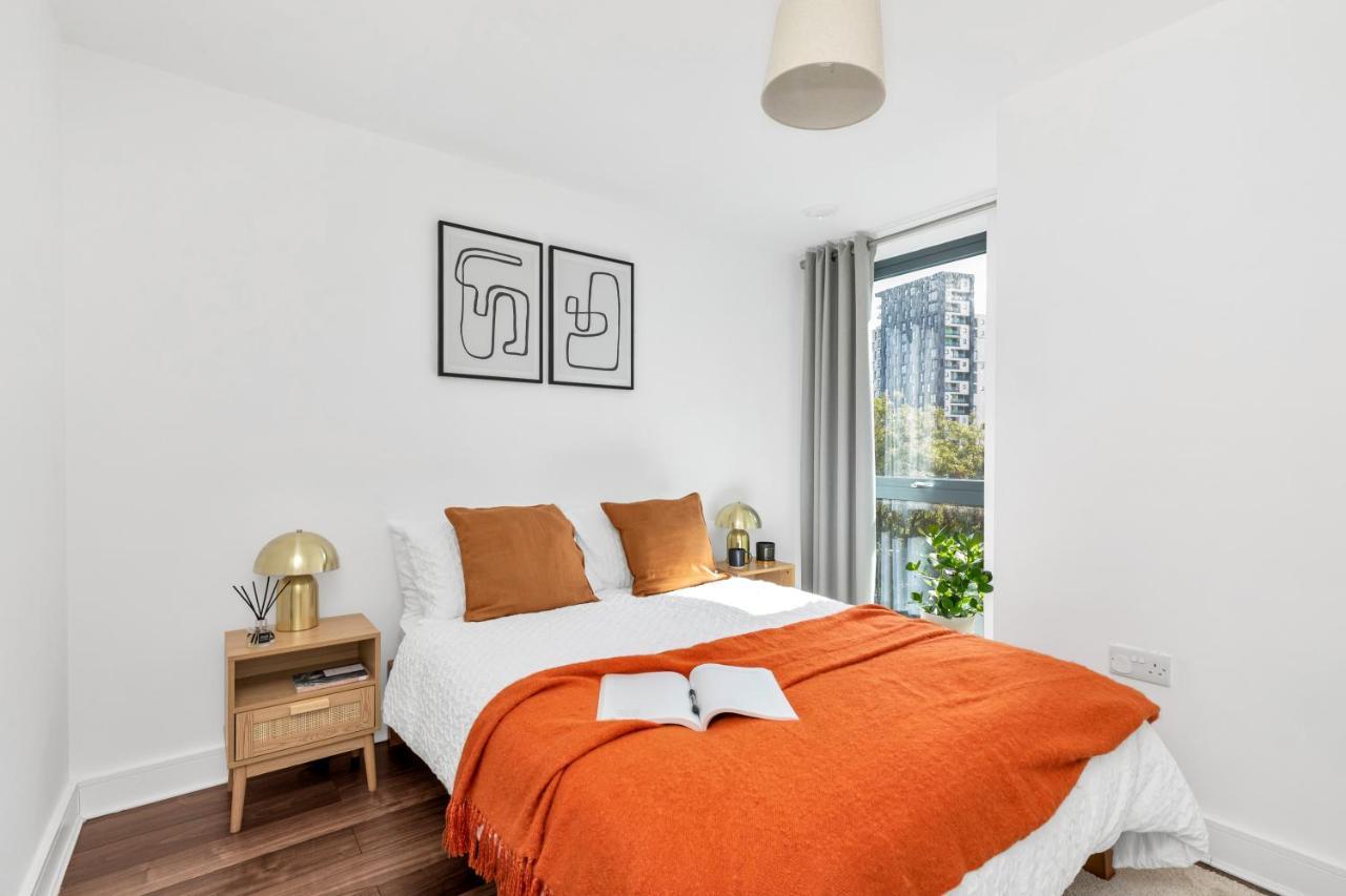 Modern Luxe Apt Just 10 Mins From Tower Bridge! Easy Access To Tube And Bus Londra Dış mekan fotoğraf