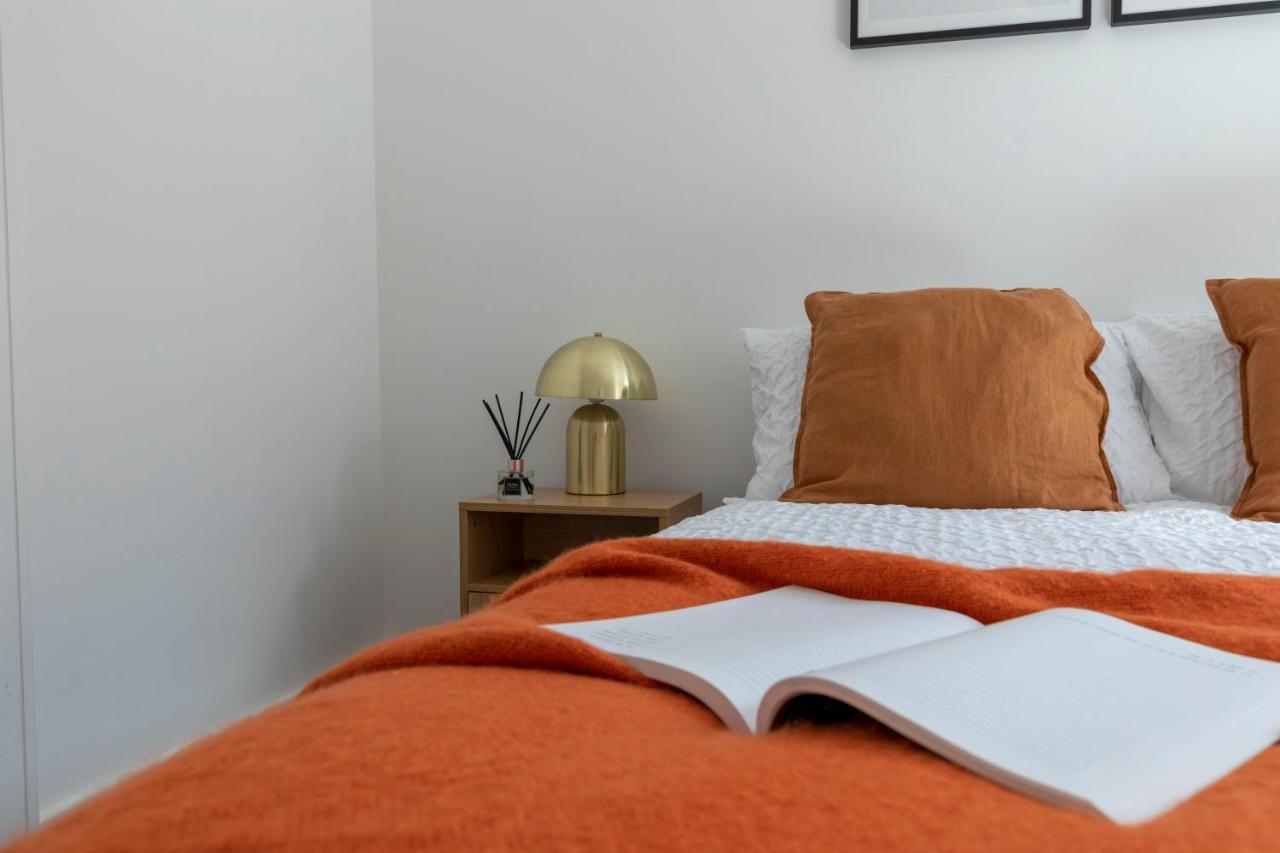 Modern Luxe Apt Just 10 Mins From Tower Bridge! Easy Access To Tube And Bus Londra Dış mekan fotoğraf