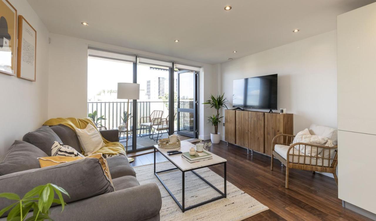 Modern Luxe Apt Just 10 Mins From Tower Bridge! Easy Access To Tube And Bus Londra Dış mekan fotoğraf